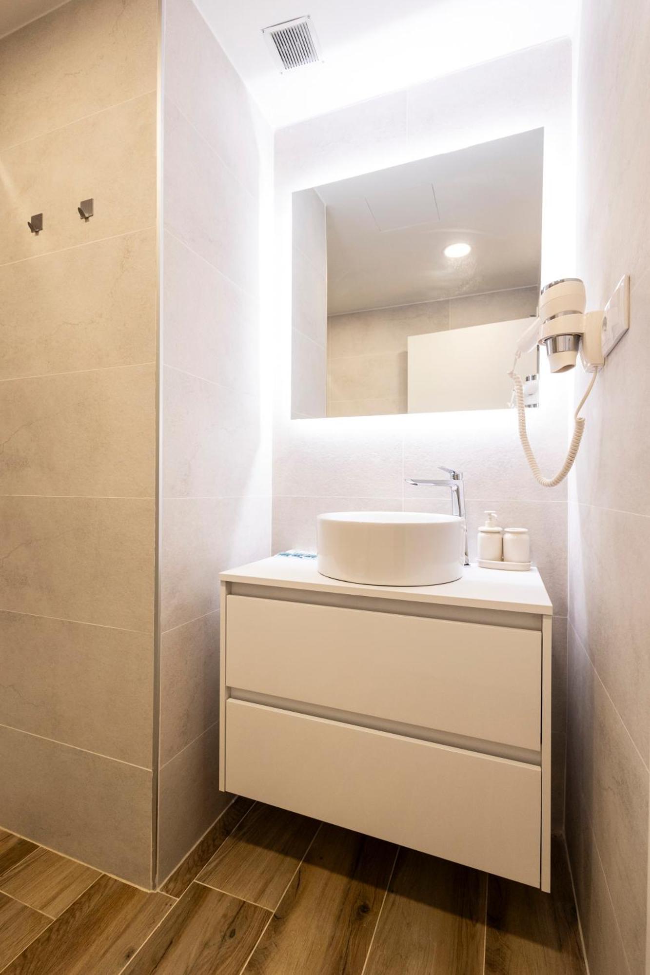 Cortes Suites By Concept Flats Valencia Exterior foto