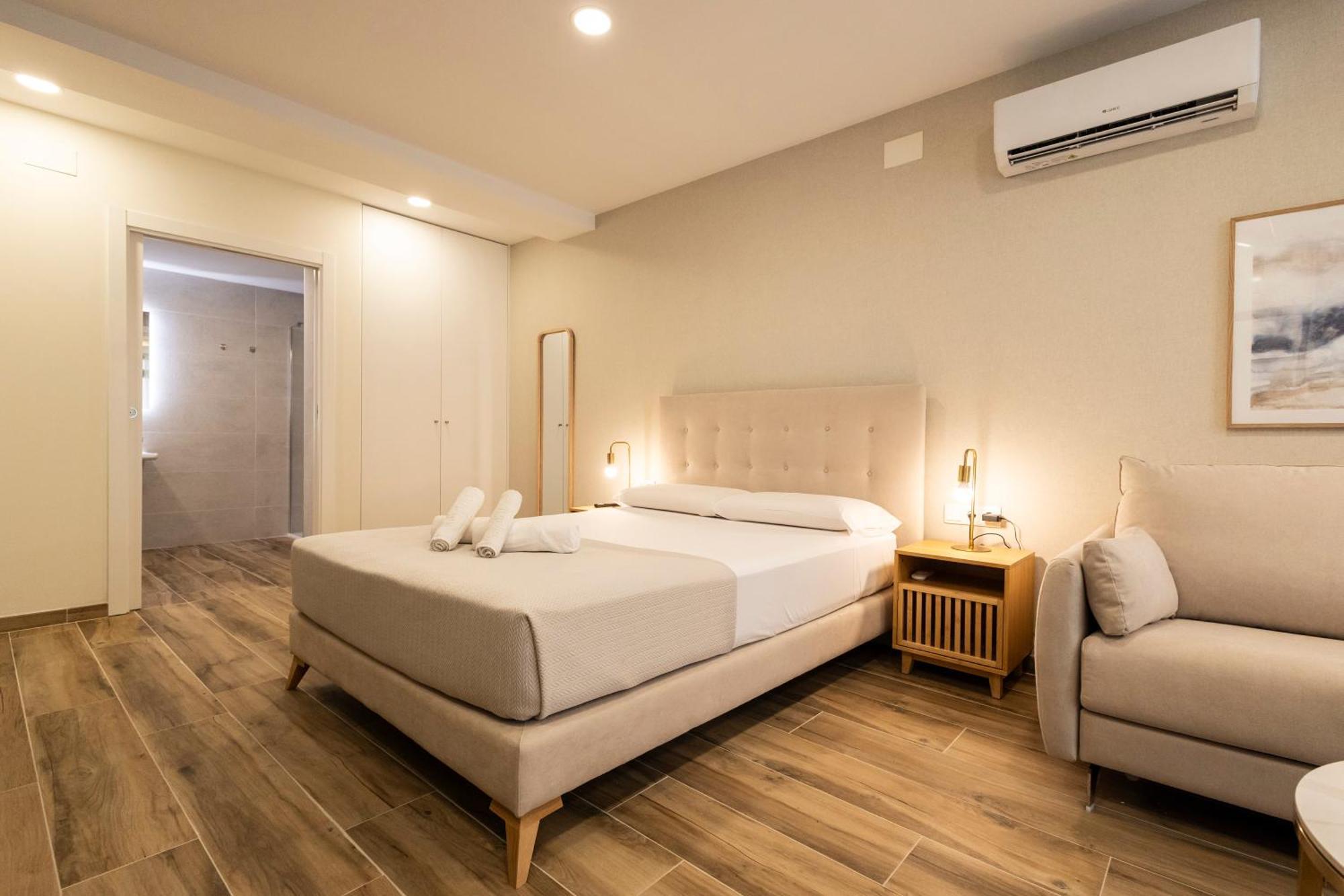 Cortes Suites By Concept Flats Valencia Exterior foto