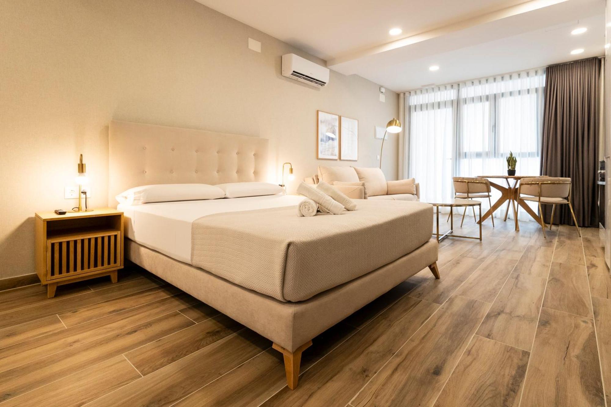 Cortes Suites By Concept Flats Valencia Exterior foto